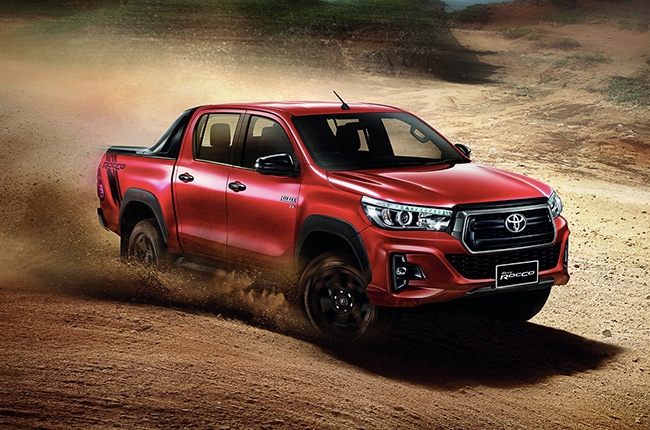 Toyota joins hexagonal grille bandwagon with new Hilux in Thailand ...