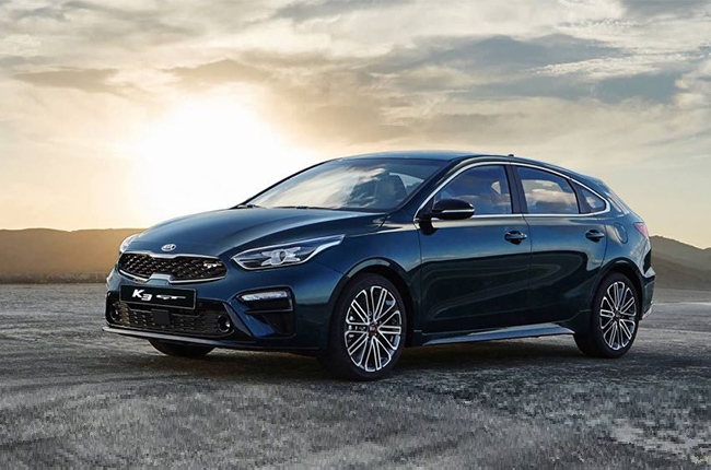 Kia unveils Forte Hatchback GT in Korea and we want it here too | Autodeal